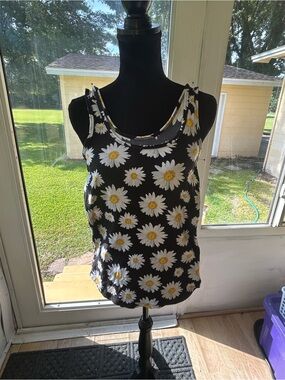 No Boundaries Black Daisy Print Tank Top with White and Yellow Flowers